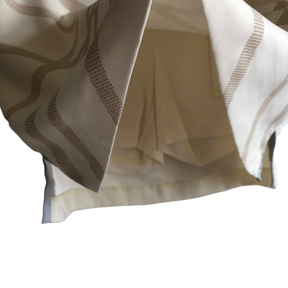 Izod Golf Skort Size 4 Cream Gray Neutral Sporty - Picture 8 of 9